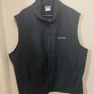 Columbia Black Softshell Vest with Chest Logo 3XL